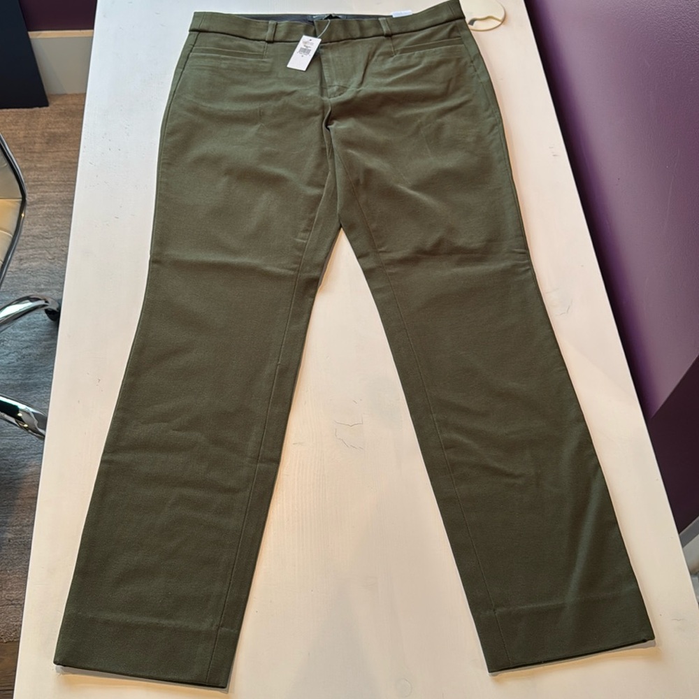 Banana Republic Women’s Chino Green Size 6